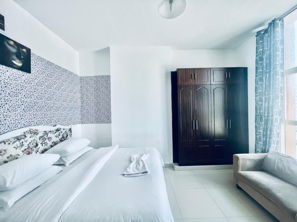 Private Room In 2Br Apartment Dubai Eksteriør billede