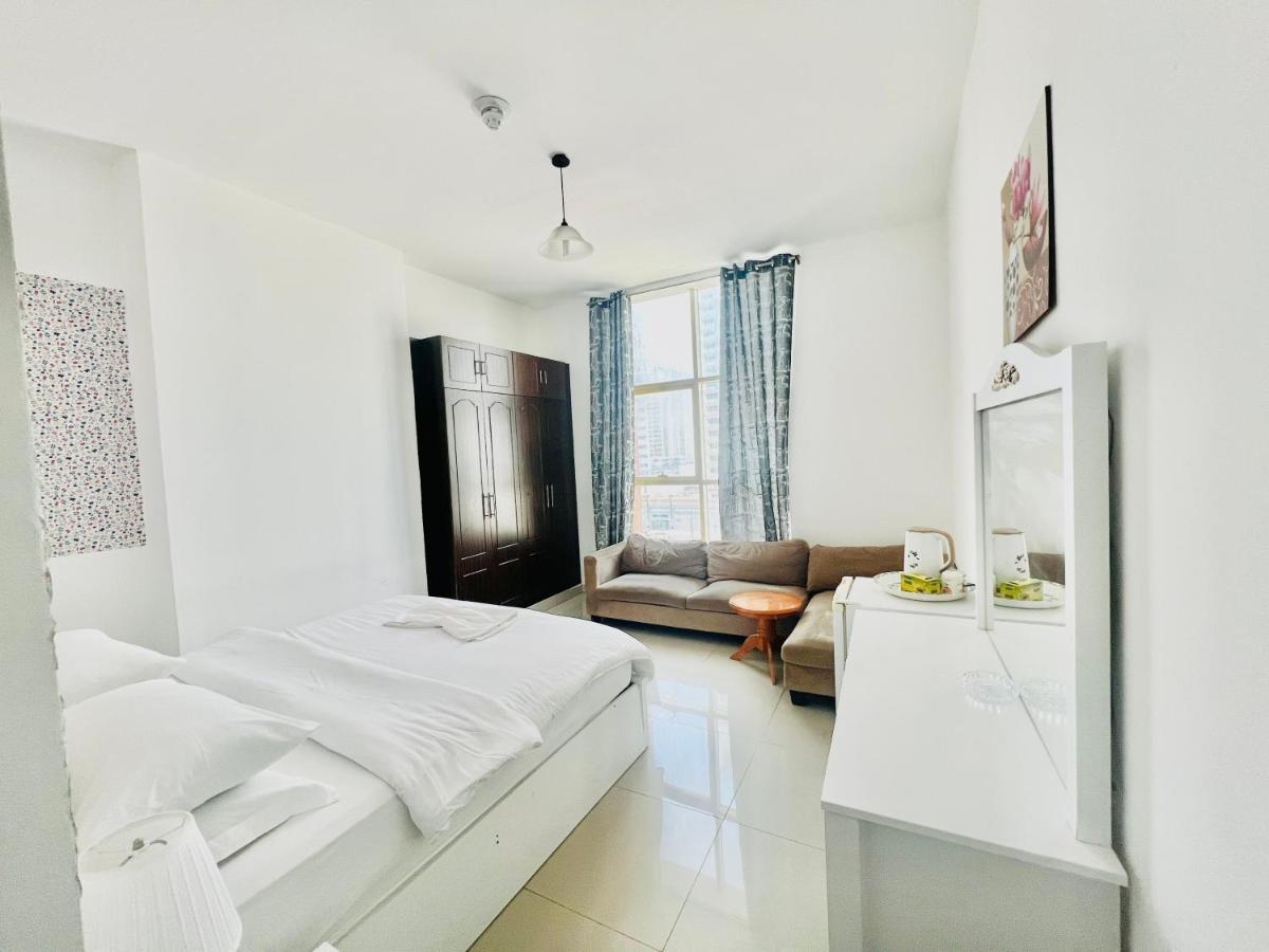Private Room In 2Br Apartment Dubai Eksteriør billede