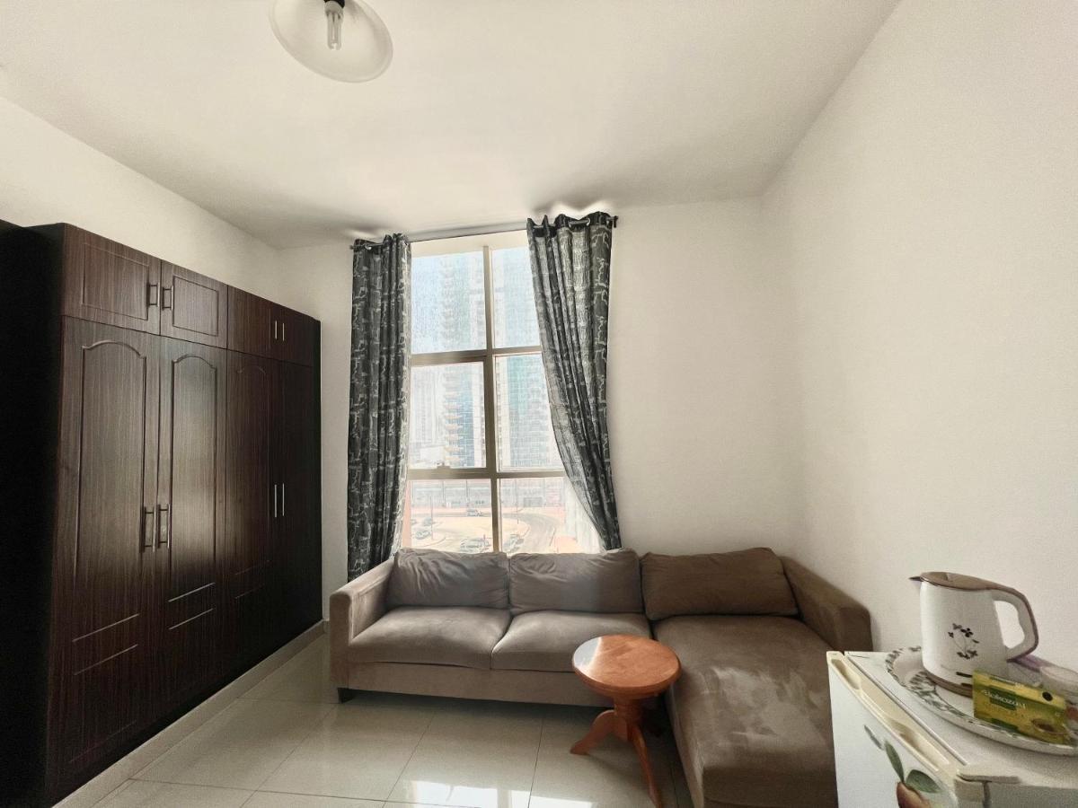 Private Room In 2Br Apartment Dubai Eksteriør billede