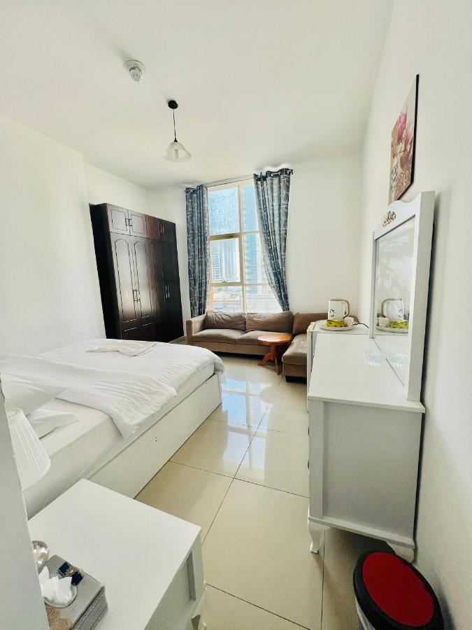 Private Room In 2Br Apartment Dubai Eksteriør billede
