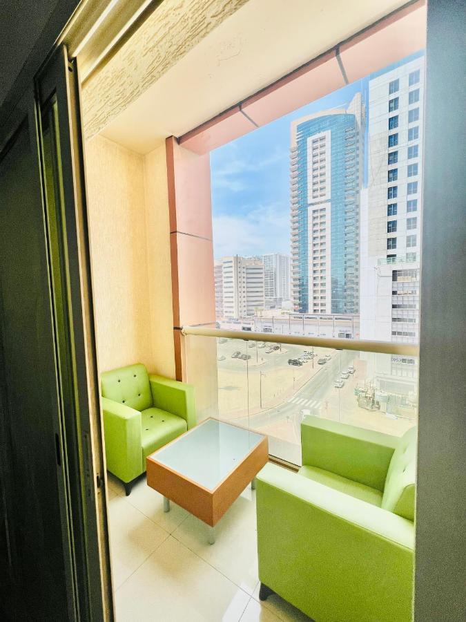 Private Room In 2Br Apartment Dubai Eksteriør billede