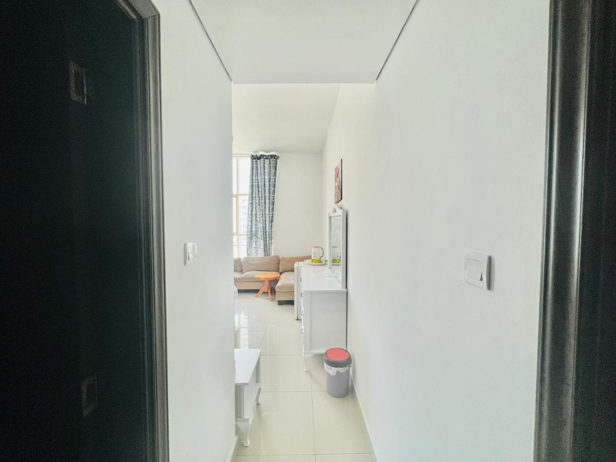 Private Room In 2Br Apartment Dubai Eksteriør billede